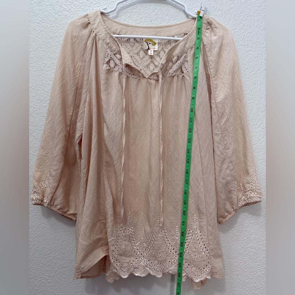 Fig and Flower Beige Lace Crochet 3/4 sleeve Blouse Women’s Size Large - Picture 9 of 10